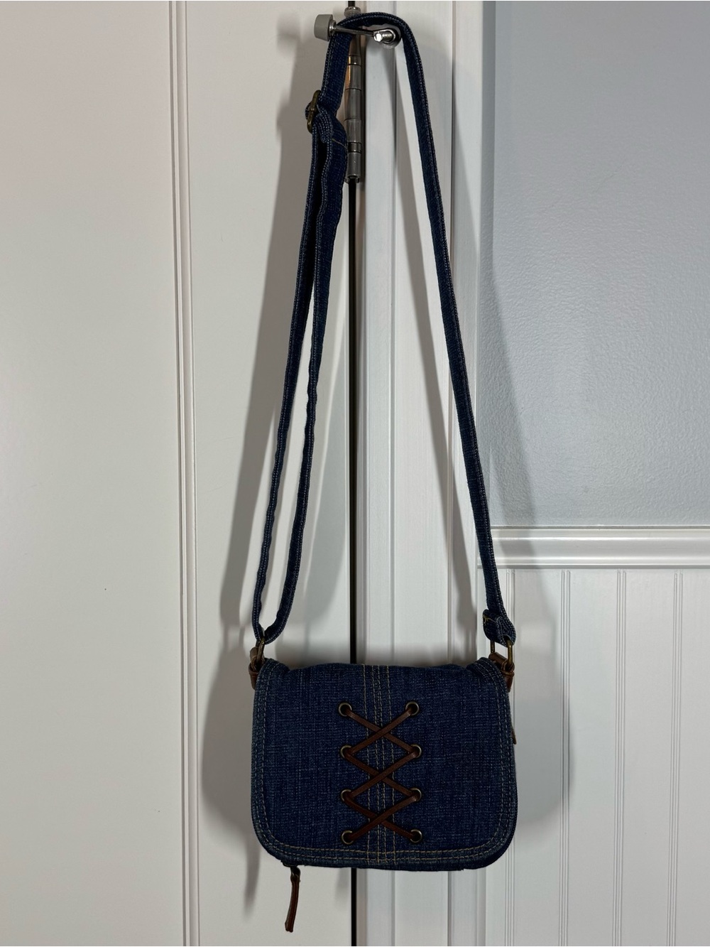 Denim Jean Corset Tie Xhilaration
2000s Vtg Y2K Dainty Mini Purse with strap‎